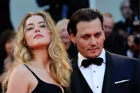 梅耶曝马斯克最爱的是印度女高管，马斯克：不，艾梅柏才是白月光图片