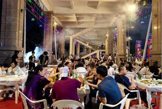 烟火升腾夜未央！喀喇沁文化旅游季点燃消费新引擎