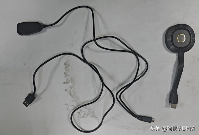 有人找我画一个无线投屏器的PCB，刚好手上有一个拆解看一下