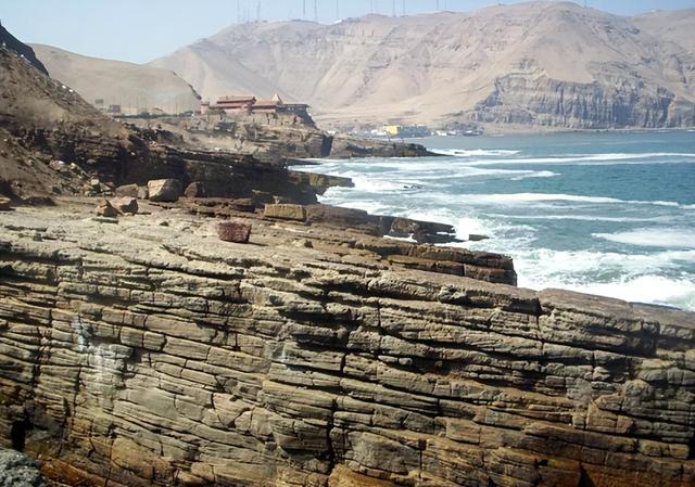 安第斯山脉发现6000年“石制陷阱”：为了捕猎人类都想到一块儿了