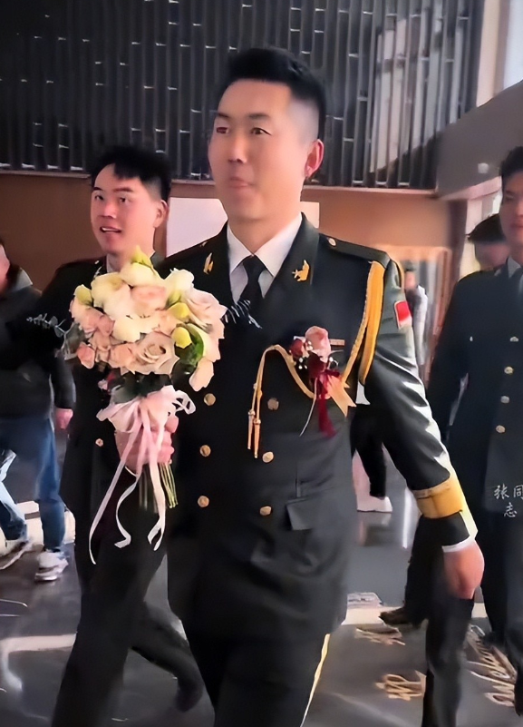 张自轩婚礼现场，新娘很强势两次拒绝他的亲密动作	，岳父实力不菲