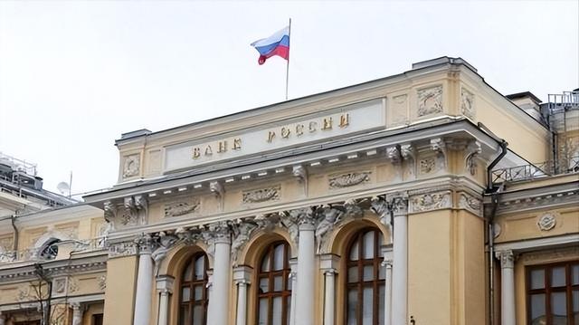 历史开了个玩笑，先倒下的不是乌克兰，而是百年中立的瑞士？