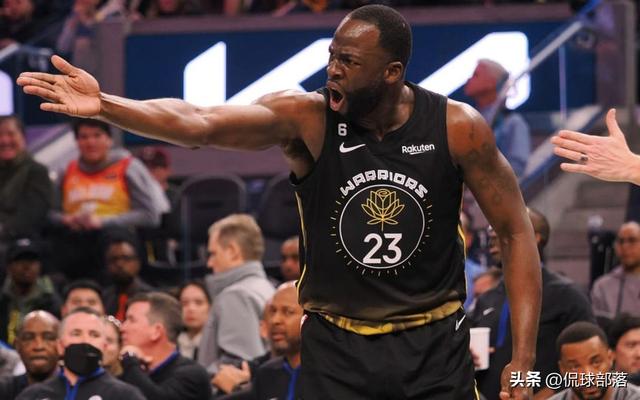 NBA西部半决赛：99:88勇士险胜，库里伤退，3人表现太差，3人满分