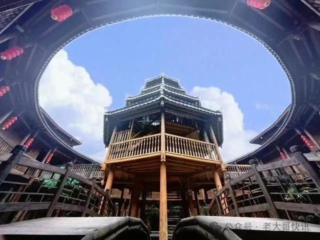 雪峰山台地:夏日清凉与花瑶风情交织的秘境