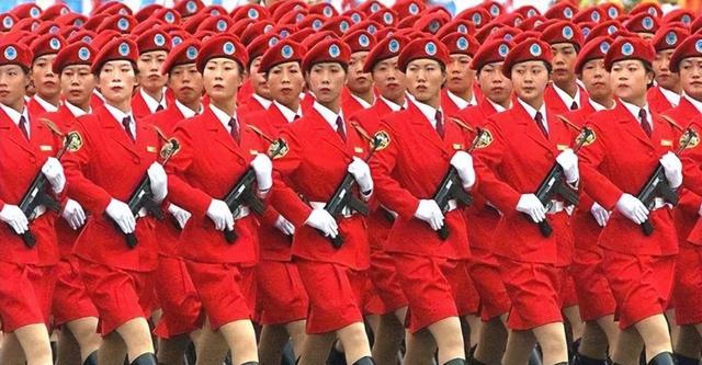阅兵途中，如果女兵突然想上厕所怎么办？中国解决方式太聪明