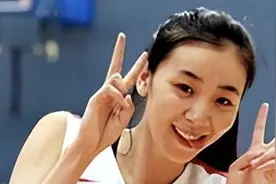 1米84篮坛第一美女，曾被疑怀孕退出国家队，如今嫁1米90胖小伙图片