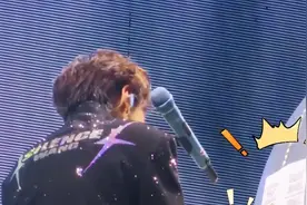 汪苏泷演唱会上做小抄被粉丝抓包 反问：自己有错吗？图片