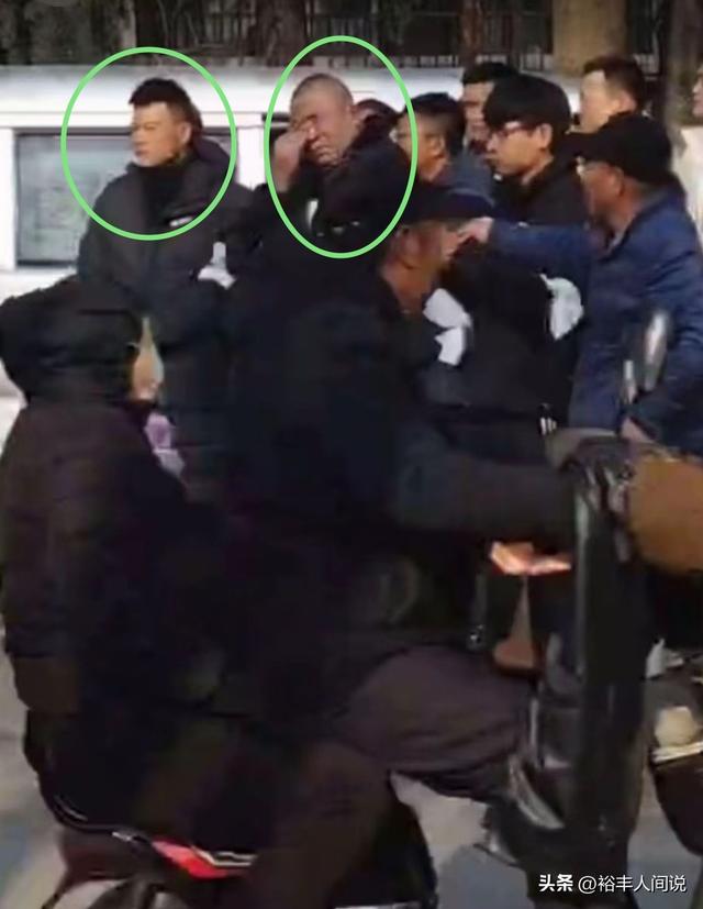 谢尔比大爷追悼会！大振痛哭阿里抹眼泪，两人无交流，曝离世细节