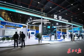 汽车生产用上无线机械臂，AI带来这些“高精尖”图片