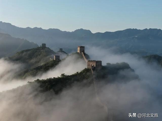 云海漫金山，一眼千年梦