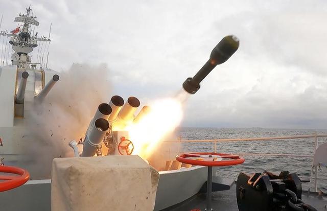 日本想偷袭辽宁舰？12架F-2战机全副武装，引爆国际舆论