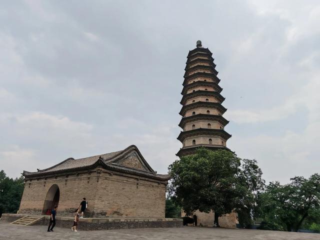 老太原了，第一次登上这个城市象征的“双塔”