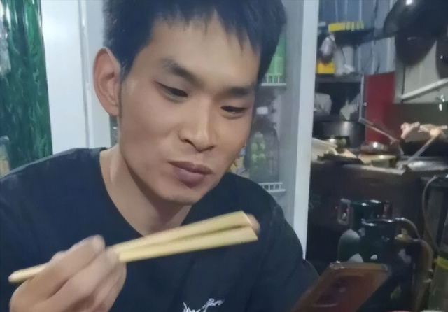 死刑！发小害死妻儿案宣判！家属拒注射死刑，文明不该给凶手体面