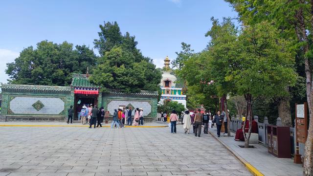 藏传佛教格鲁派四大寺院之一，西宁塔尔寺，碰巧免费进去了