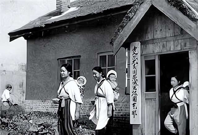 陕西89岁老人一生不愿上户口，临终前拿出照片，暴露真实原因