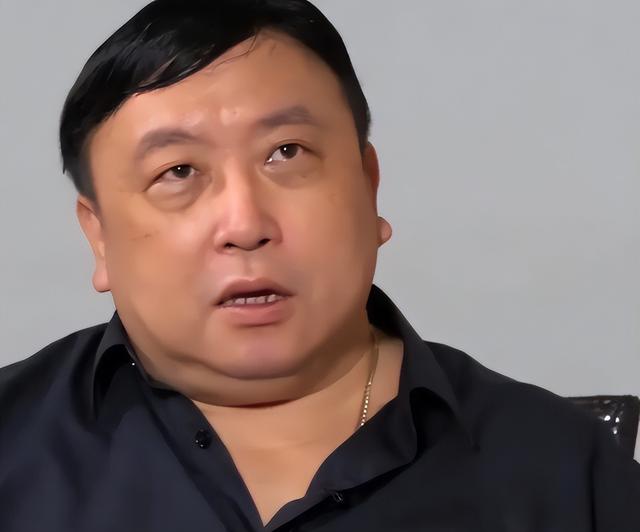 官媒对成龙的称呼变了，三字之差释放强烈信号，王晶的话有人信了