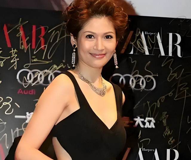 傍大款，当小三，私生活混乱！难怪16年过去，阔太们还在防着她