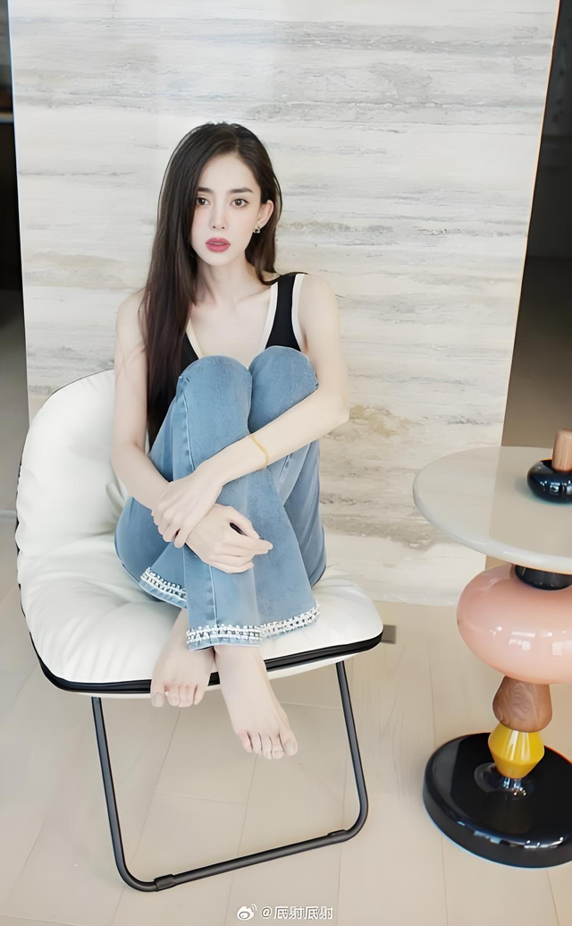原来娜扎真的没有脚脖子，但99的人没发现！难怪她很少露脚踝。