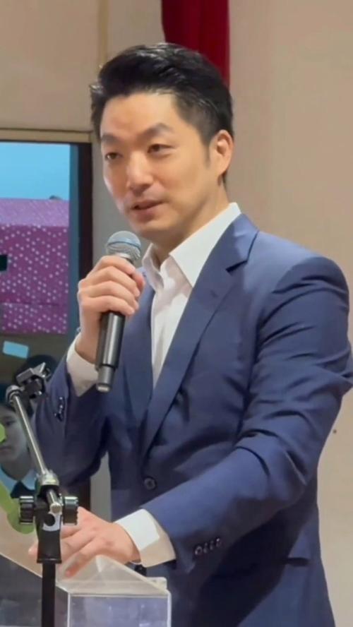 蒋万安再次亮明立场	，坚持反对两岸统一，郑丽文也让中国人寒心了