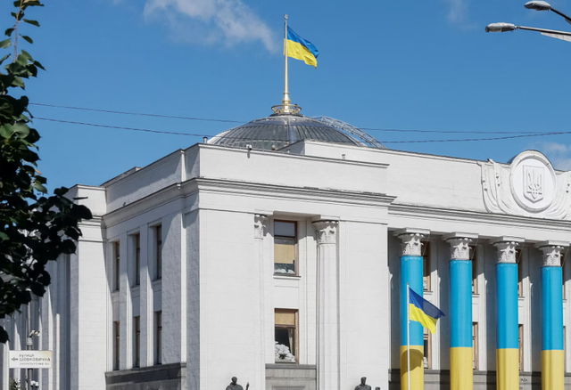 特朗普和普京联手做局？泽连斯基赴美求救，或将上演鸿门宴