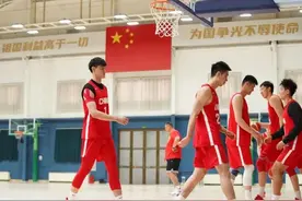 恭喜赵睿！中国男篮新队长出炉，徐杰取代赵继伟，6人基本出局​图片