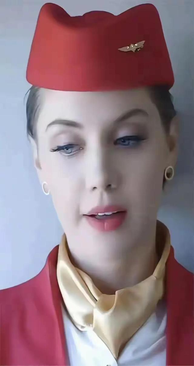 全网疯传的“天花板空姐”：美到窒息的五官，上帝造人也太偏心了