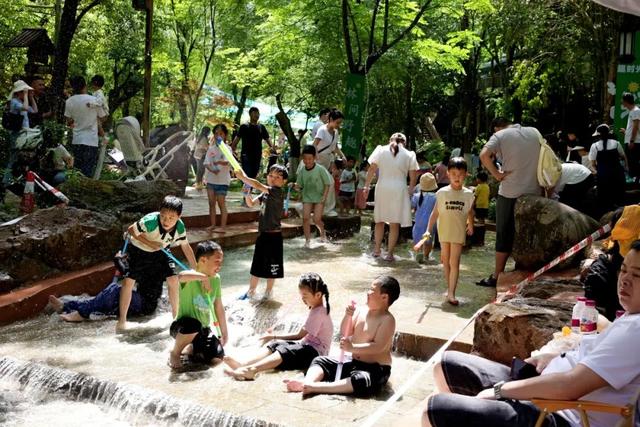 成都10大避暑古镇，溪河玩水泛舟、打水仗、捉虾网鱼…1天打来回