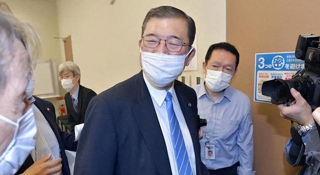 取消访问！中方罕见发大火，我外长当众点名警告日本，石破茂重新开始公开“反省”战争