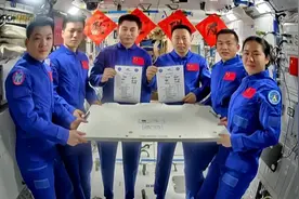 解放军航天员大队航天员，军衔为何有空军也有陆军图片