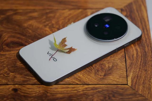 vivo X300系列正式发布！真机上手、配置信息汇总及样张汇总！