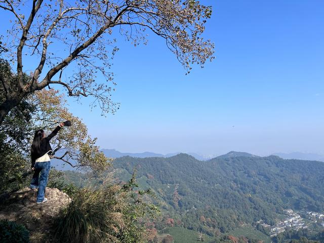 上天竺到云栖竹径，徒步9公里，感受一路秋意。