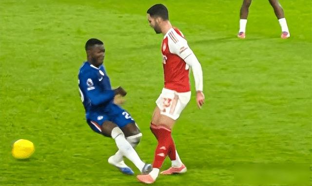 疯狂德比！十人切尔西尽显铁血，战平阿森纳	，英超积分榜出炉