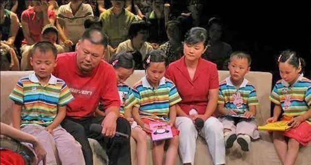 中国首例5胞胎已长大，父亲操劳过世，母亲：重来一个也不要