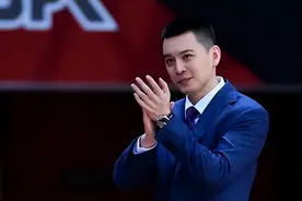 笑喷!绿军3-0柯凡问杨鸣:会不会放一场回主场夺冠?杨鸣微笑:很难图片