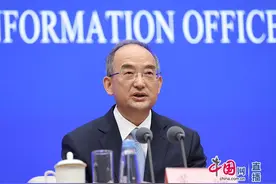 濒危降为易危 上月在卧龙自然保护区调查队员一天偶遇3只野生大熊猫图片