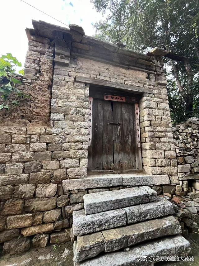 莱芜苗山有一座隐在山坳里的古村：陡峪
