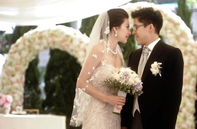 霍启刚没想到，44岁郭晶晶再传喜讯，让霍震霆和香港阔太圈沉默了