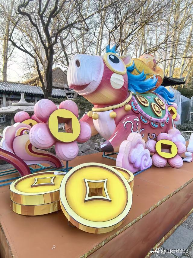 新华社原军事记者陶俊峰泉城美拍——筹备中的迎春花灯