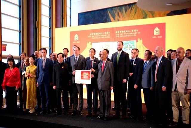 故宫博物院成立100周年，年轻人开始热衷「收集文物」了？