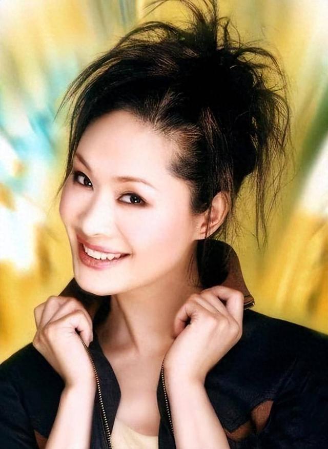 于文华：二婚嫁给未婚小伙，婚后23年未生一子，如今她过得如何？