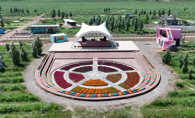 明长城 游乐场 露营……旅游公路已经到这种程度了吗