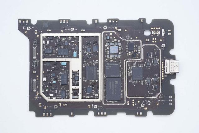 高达1999元售价是怎样的用料做过水准？中兴U60 Pro 5G随身WiFi拆解