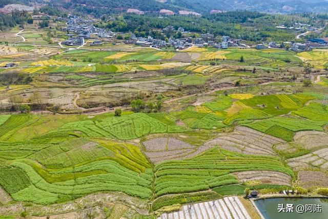 俯瞰大理郊外的乡村田园,胜似江南还多几分野性,美得让人心醉