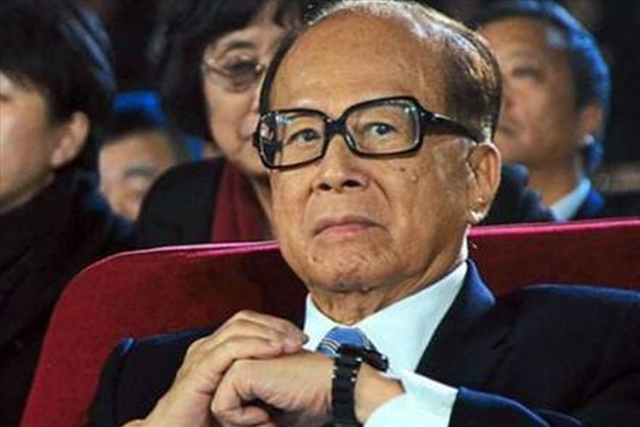 2909亿身价有何用？97岁的李嘉诚无力回天，两个60岁儿子已成心病