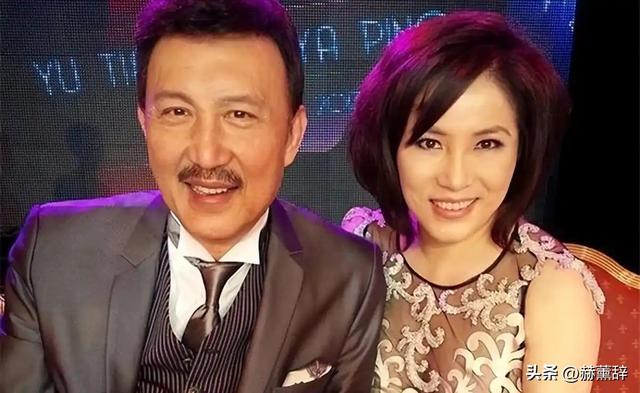 曾是一代歌王，却沦为人尽皆知的台独分子，如今家破人亡下场凄凉