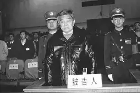 《褚时健传》之：激流不勇退，善始不善终图片