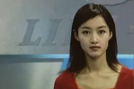 从央视离职的赵子琪转行当演员，为富商生下两个女儿，后来怎样 ？图片