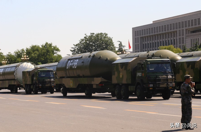 轰隆一声巨响，核导弹爆炸，普京失去对美底牌，东风5C成全球唯一