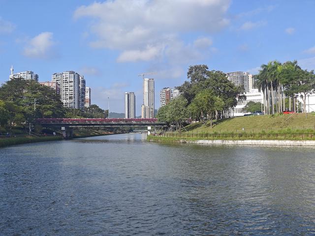 从学苑大道入大沙河绿过大学城后进深圳弯公园流花山景点【高清】