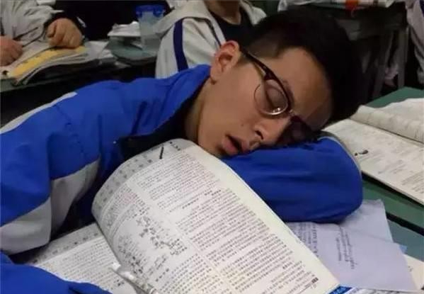 “一半初中生上不了高中！”人民日报给出回应，原来一切早有迹象